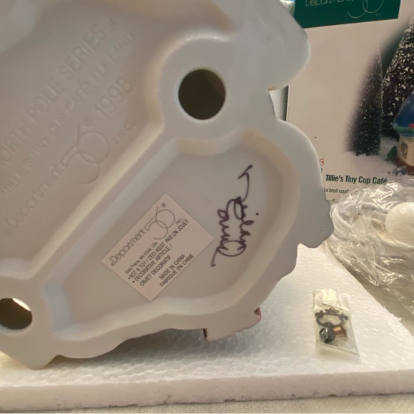 Dept 56 TILLIE'S TINY CUP CAFE 1998 North Pole Series Light & Box- Unused - Picture 8 of 10